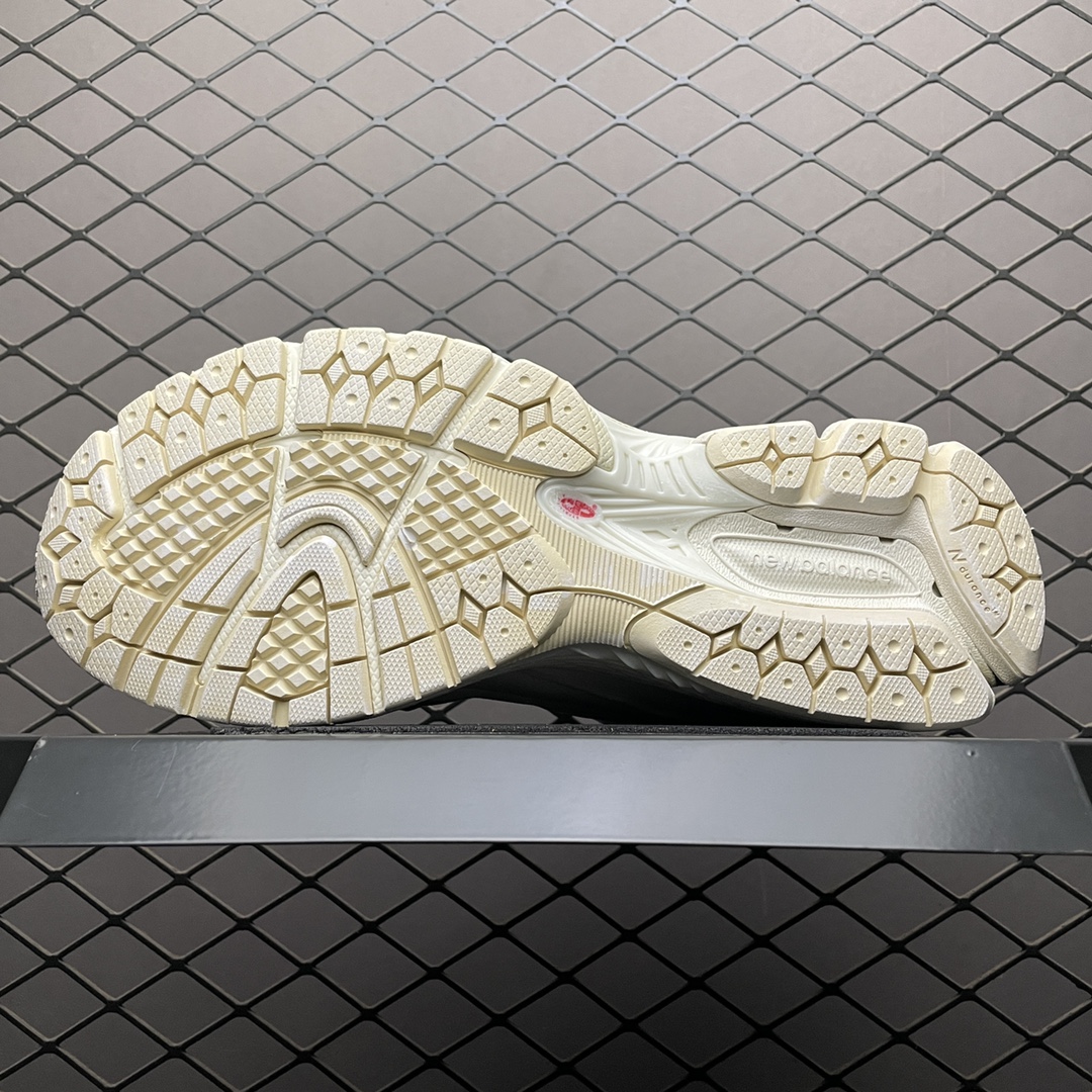 New Balance 2002R "Sea Salt"(M2002RDC）