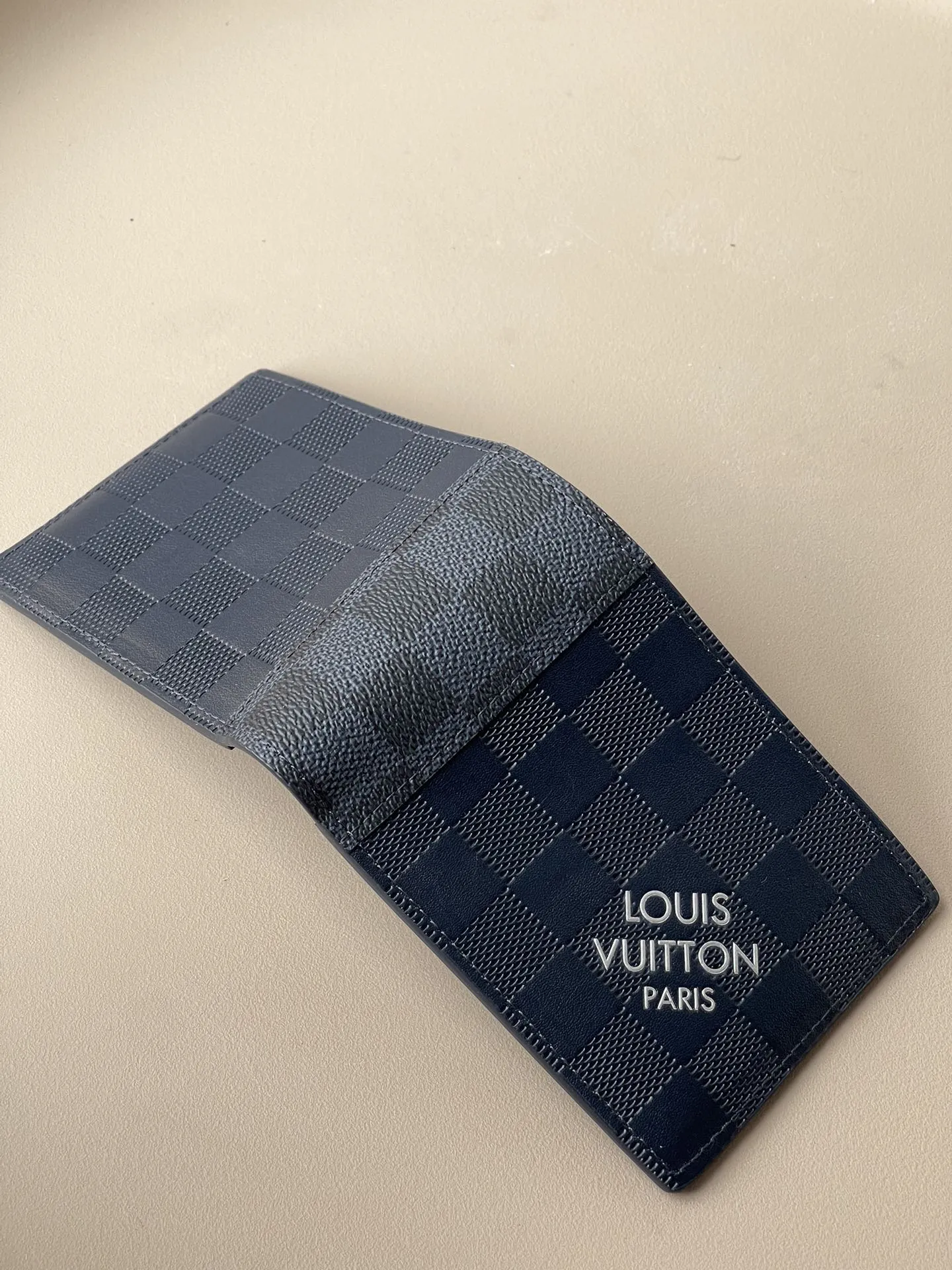 Louis Vuitton Slender Wallet（M83128）