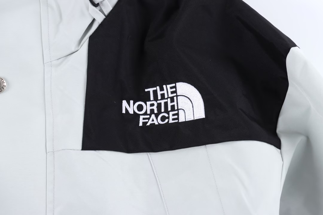 The North Face waterproof jacket（NF0A3XCO-9B8）