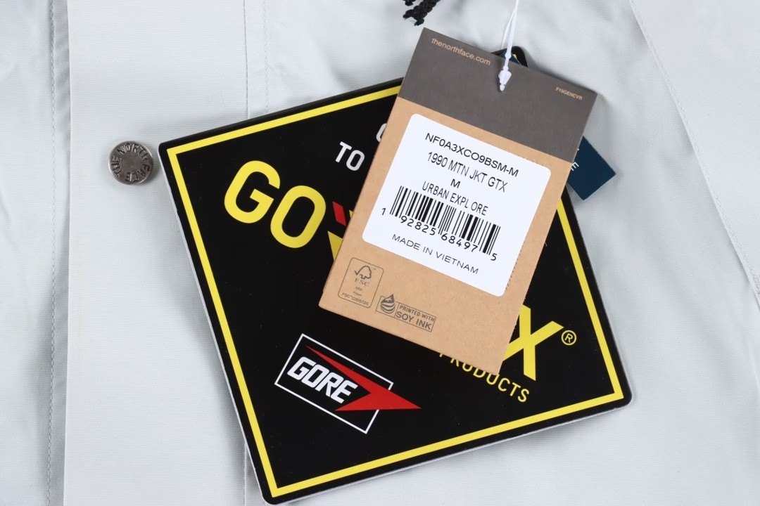 The North Face waterproof jacket（NF0A3XCO-9B8）