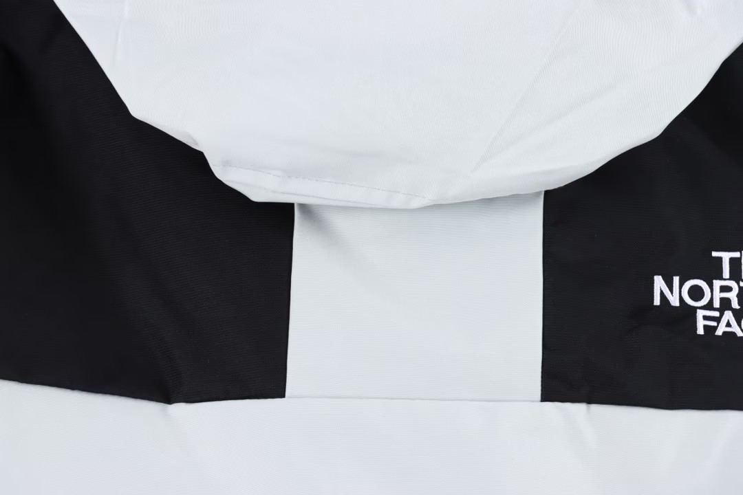 The North Face waterproof jacket（NF0A3XCO-9B8）