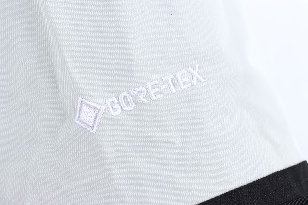 The North Face waterproof jacket（NF0A3XCO-9B8）