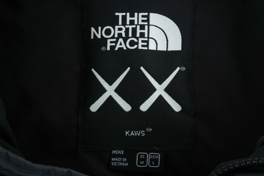 THE NORTH FACE x XX Kaws joint model FW22 1996 Nuptse Jacket down jacket（NF0A7WLU-7IL）