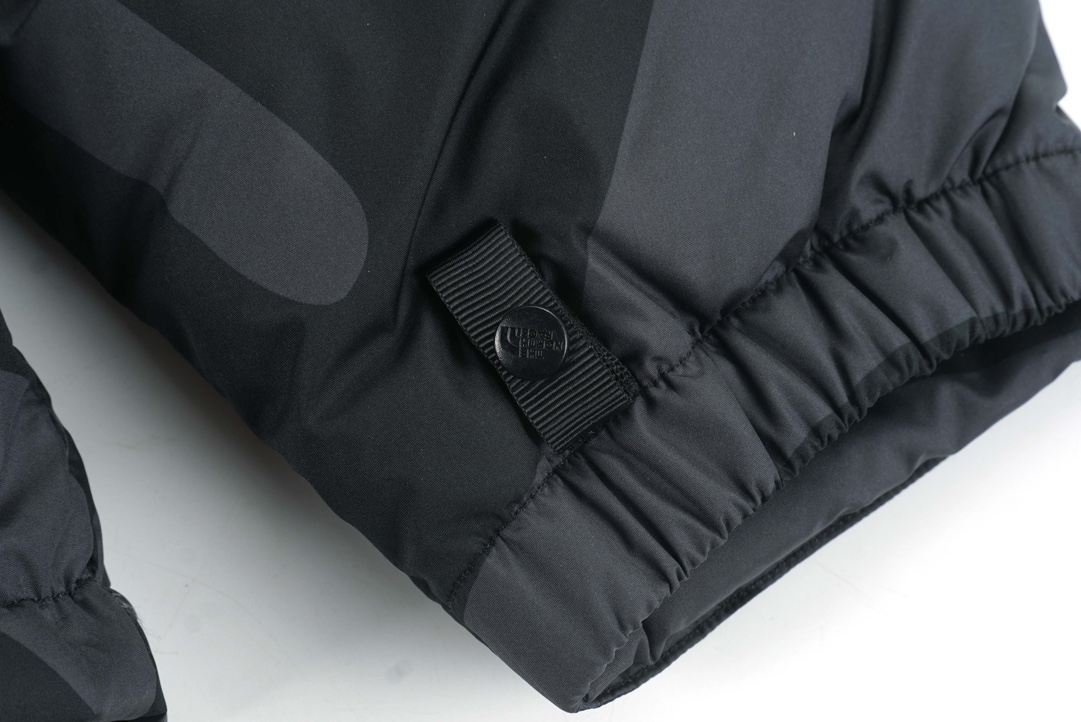 THE NORTH FACE x XX Kaws joint model FW22 1996 Nuptse Jacket down jacket（NF0A7WLU-7IL）