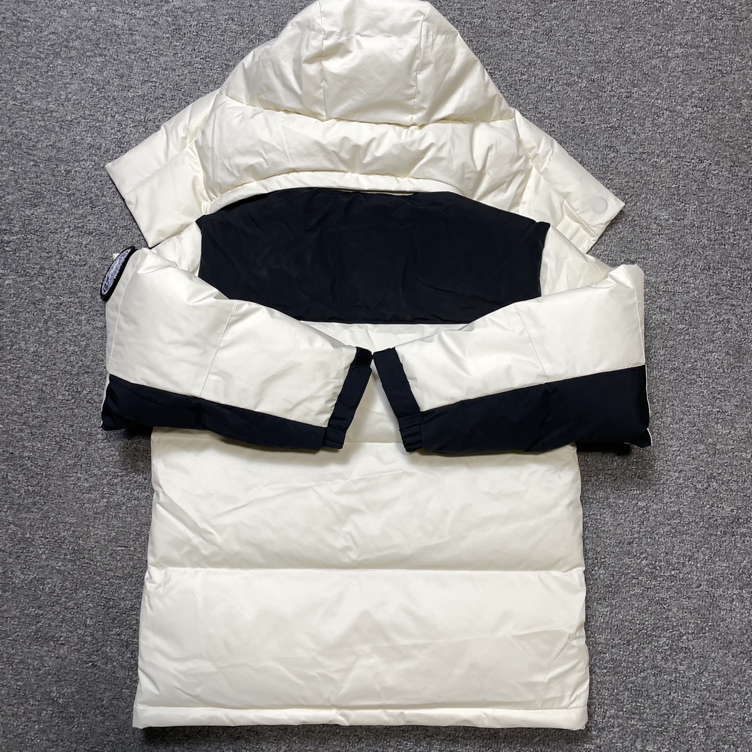 New Balance sports hooded down jacket（NPA43131-CRE）