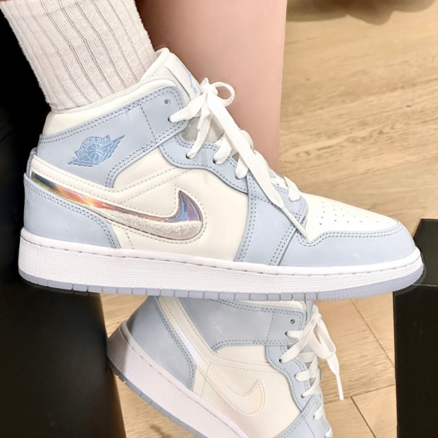 限定新色!】Air Jordan 1 Mid Glitter Swoosh 冰雪奇緣極光藍FQ9117-400 | Sc shop