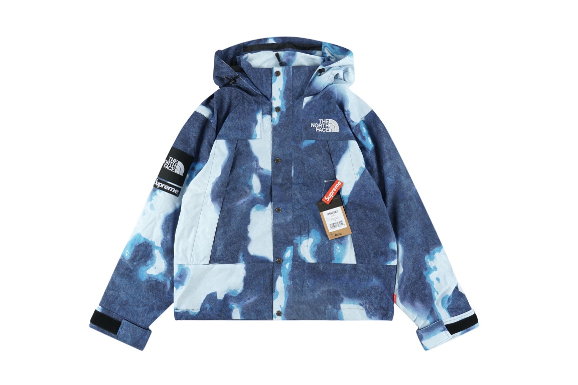 Supreme / The North Face Bleached Denim Print Mountain Jacket  