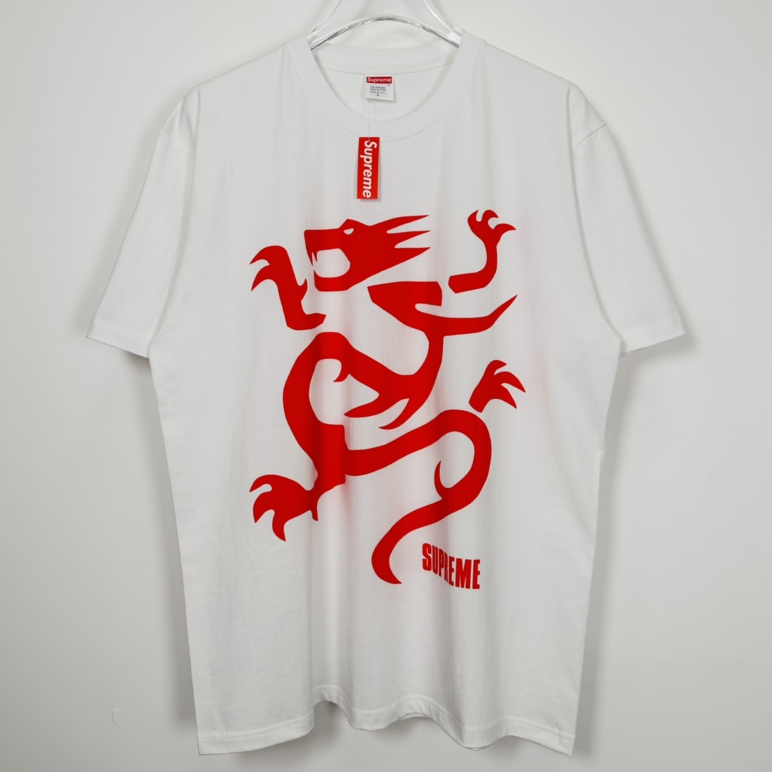 Supreme Mobb Deep Dragon Tee "White"（SUP-SS23-280）