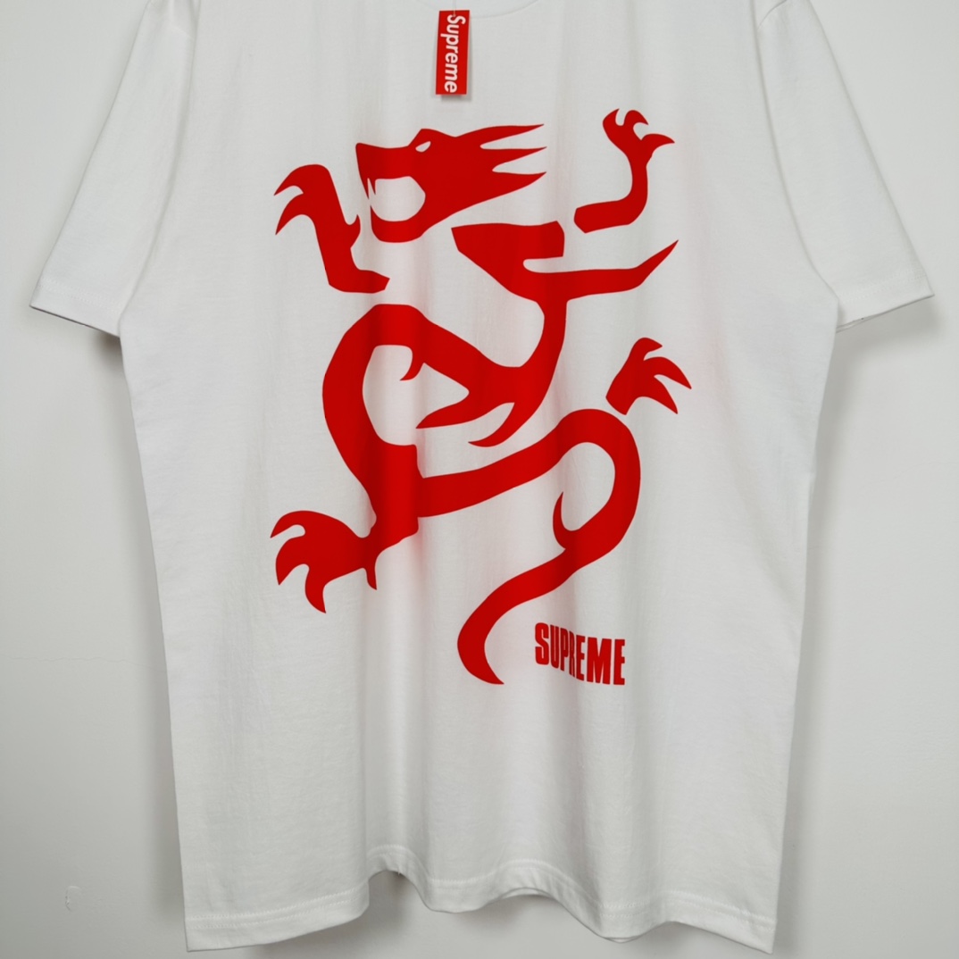 Supreme Mobb Deep Dragon Tee "White"（SUP-SS23-280）