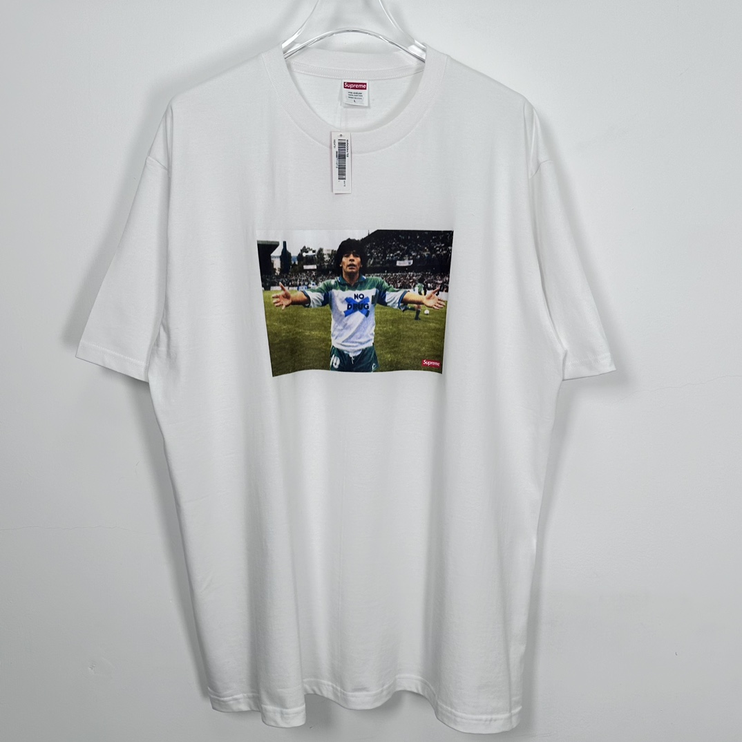 Supreme Maradona Tee "White"（SUP-SS24-013）
