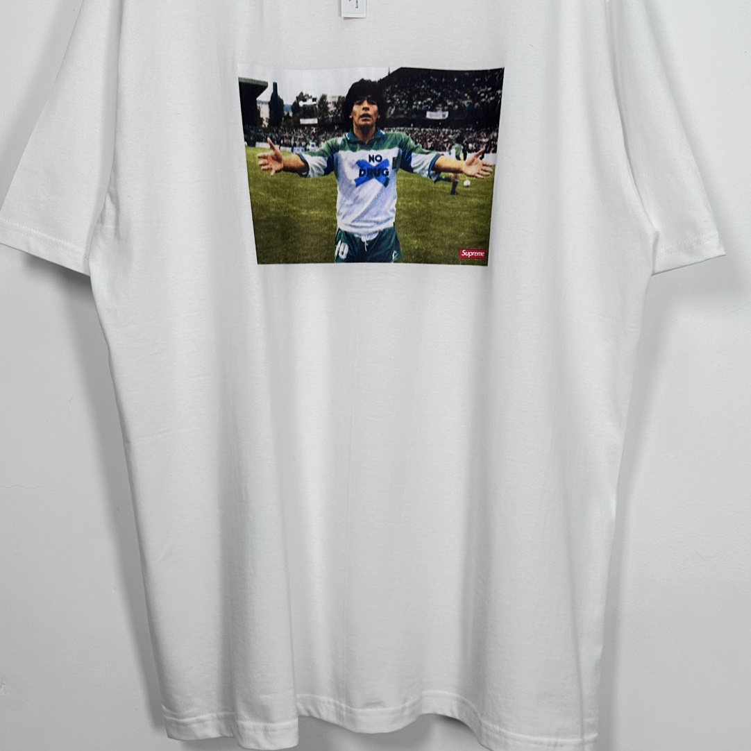 Supreme Maradona Tee "White"（SUP-SS24-013）