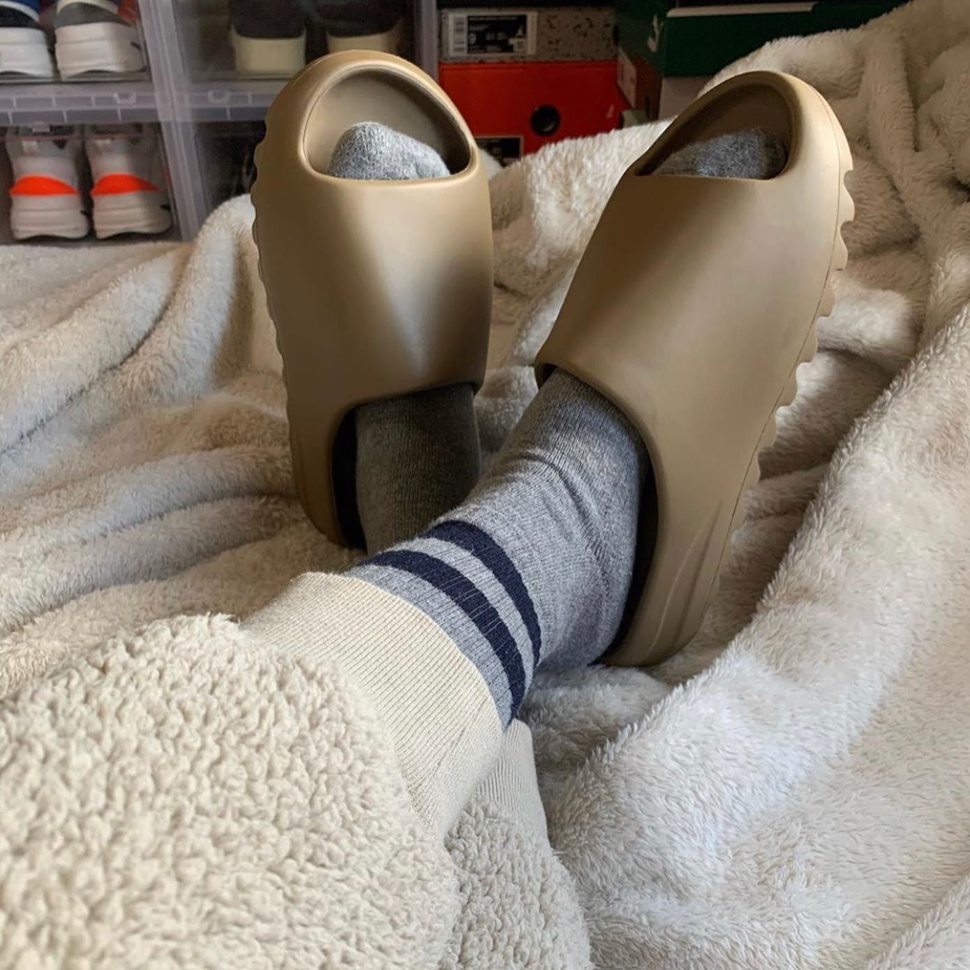 D&eacute;p Adidas Yeezy Slides 'Earth Brown' FV8425 - Authentic-Shoes