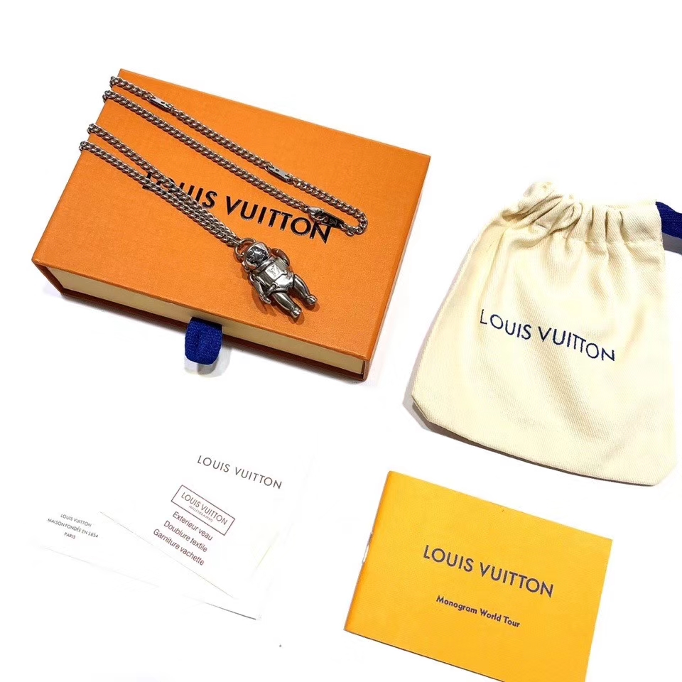 Louis Vuitton Necklace Astronaut (M2222)