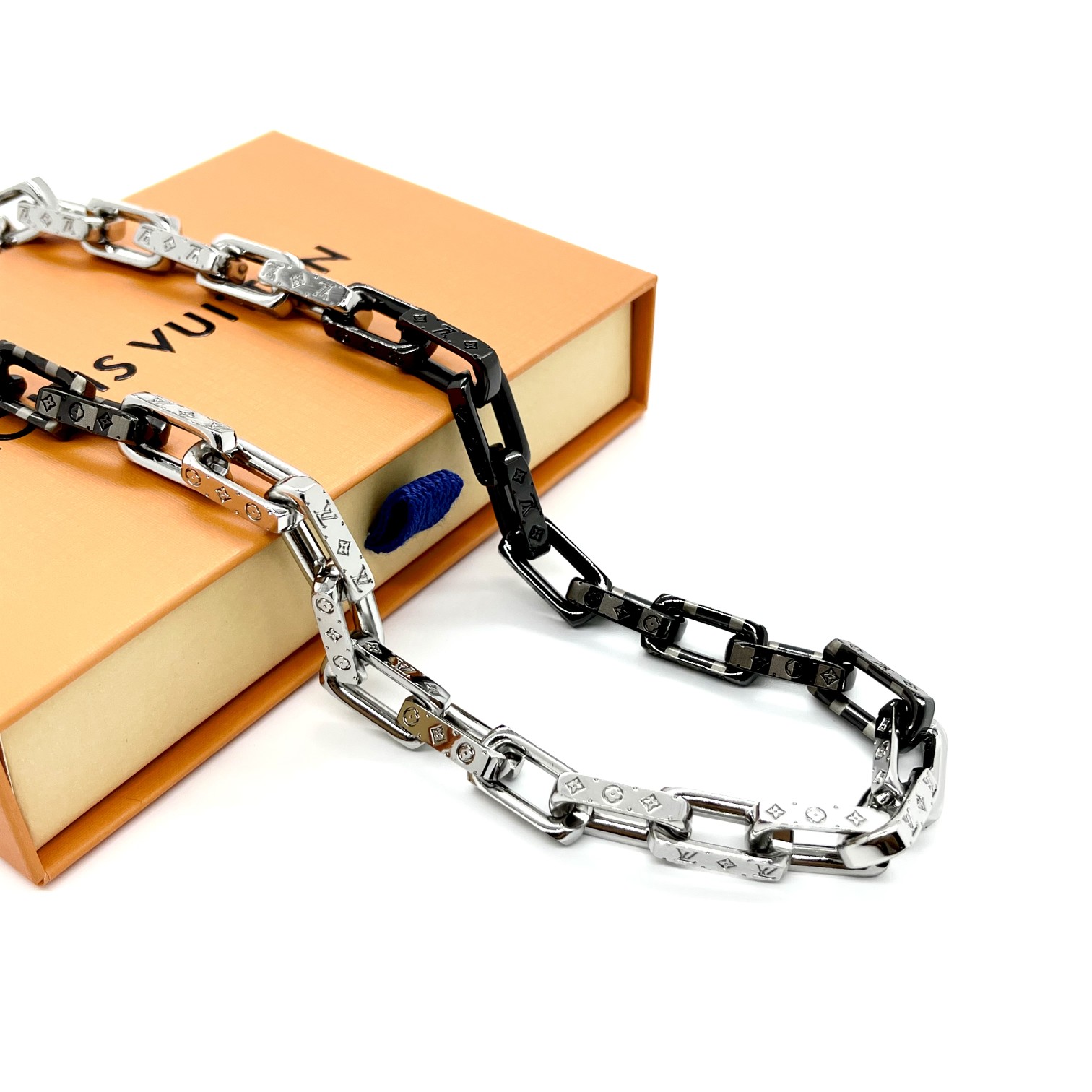 Louis Vuitton Necklace Monogram Chain (M00677)