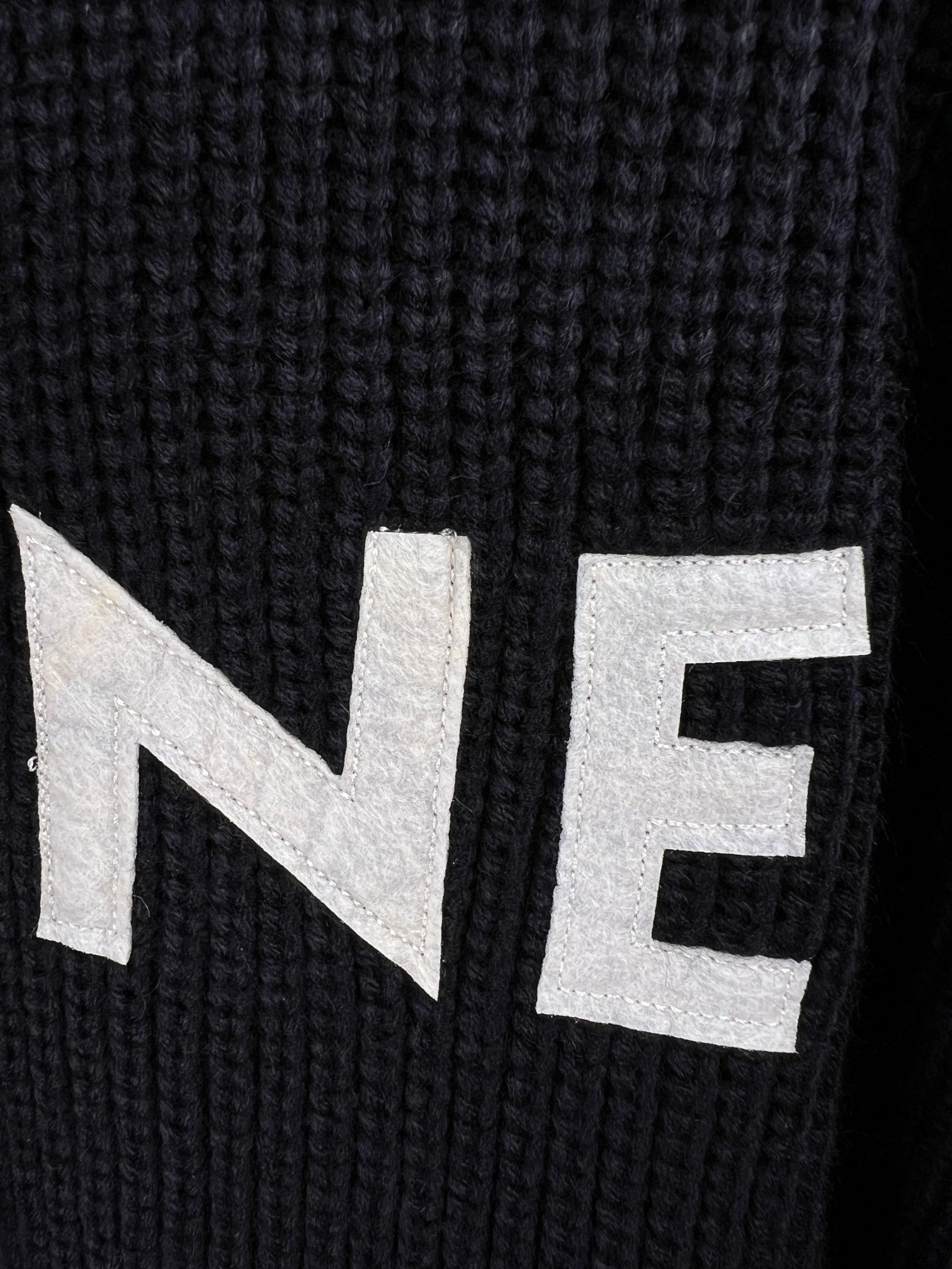 CELINE FW22 hooded pullover (2A85W423P-07MR）