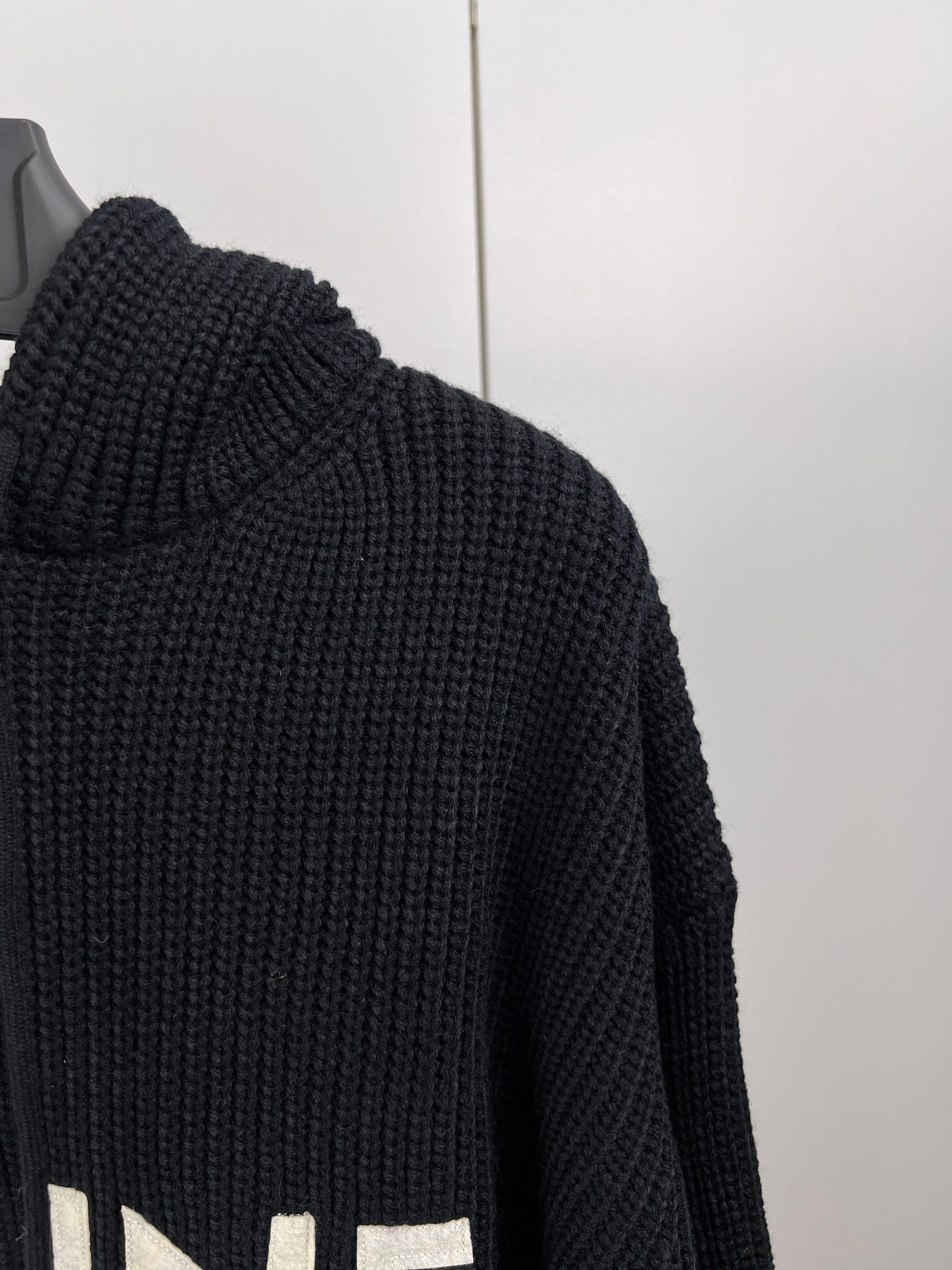 CELINE FW22 hooded pullover (2A85W423P-07MR）