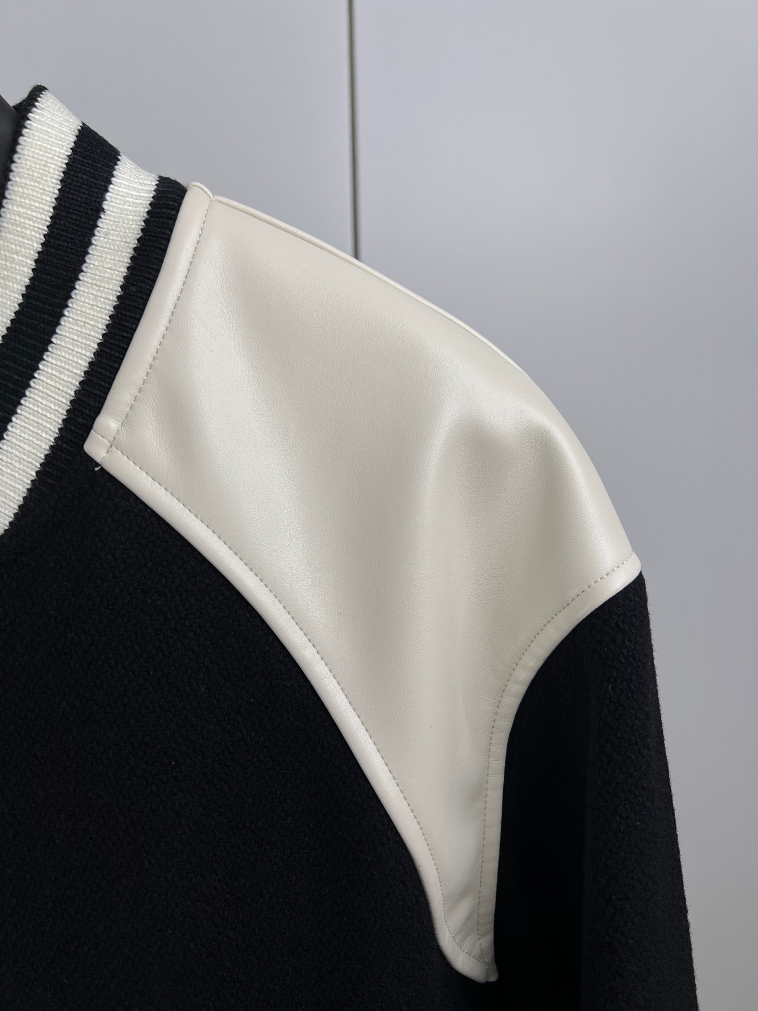 CELINE classic teddy jacket in textured woolテクスチ (2V39V896C-38NO）