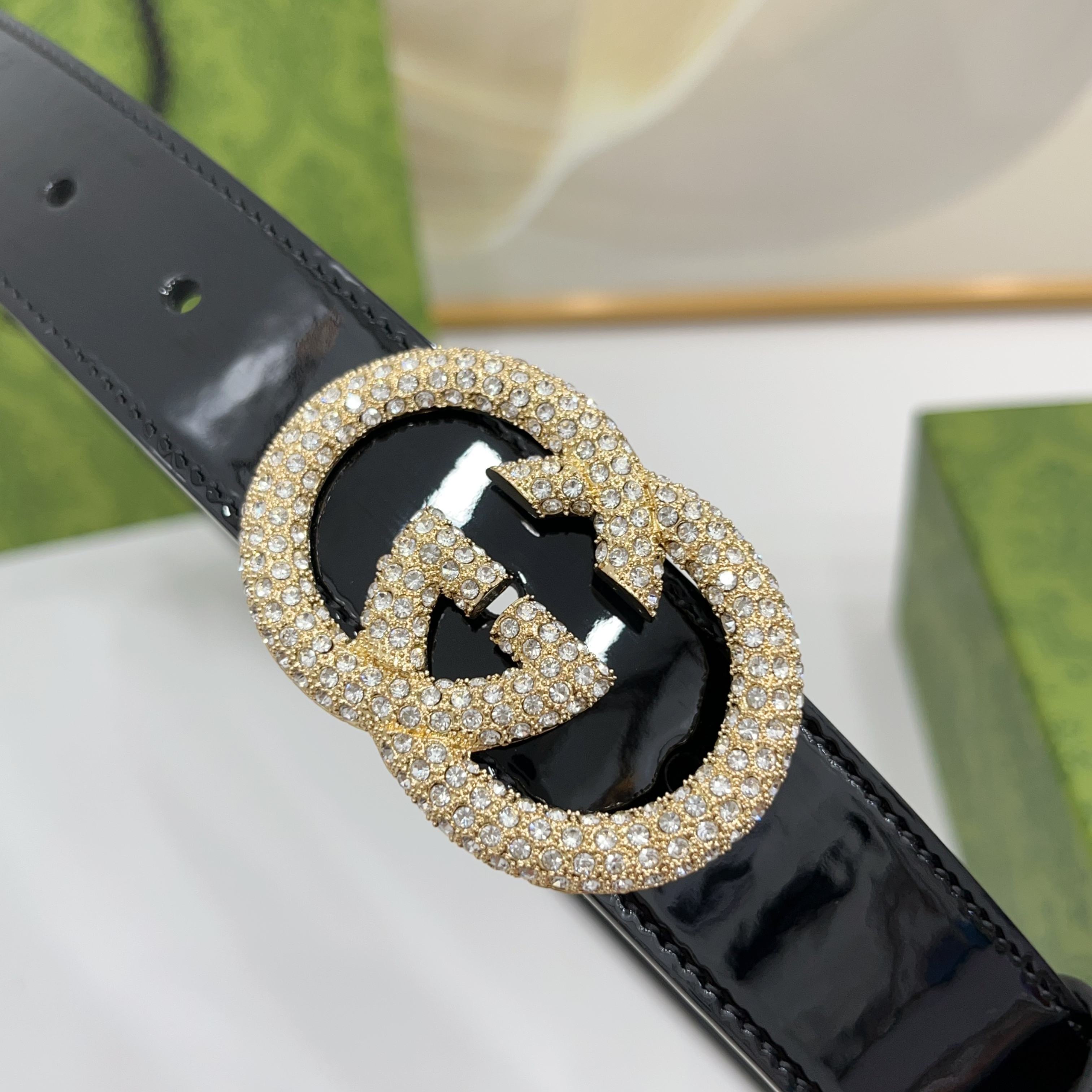 Gucci  thin belt with interlocking g buckle（‎849862 AAFDV 100012）