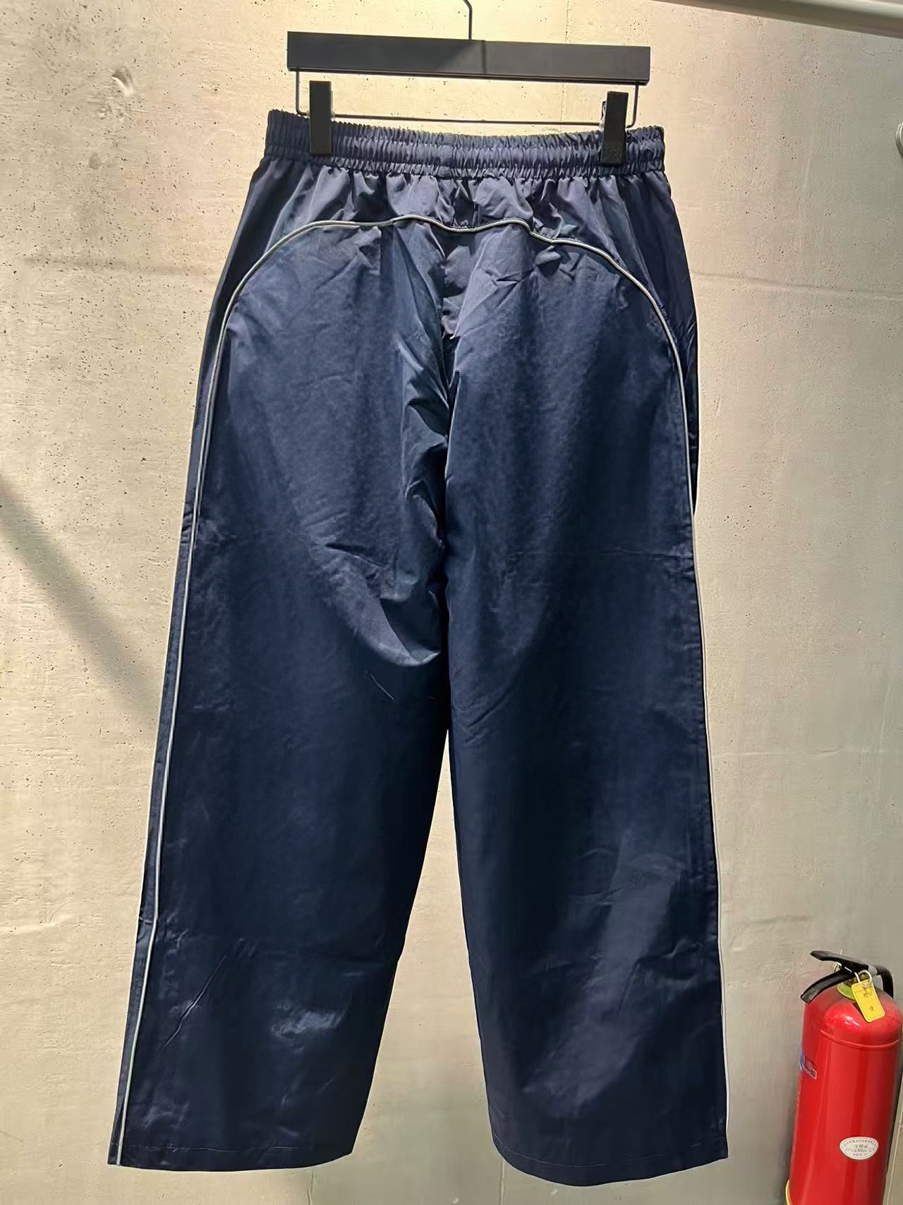 Balenciaga Men's Bodies Tracksuit Pants (A001ZCTPQ386641）