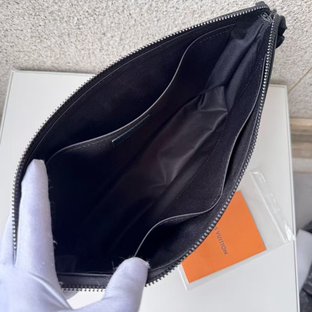 Louis Vuitton clutch/second bag M82545 (black)（M82545）