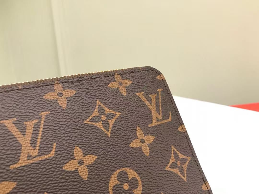 Louis Vuitton Zippy Wallet (M42616)