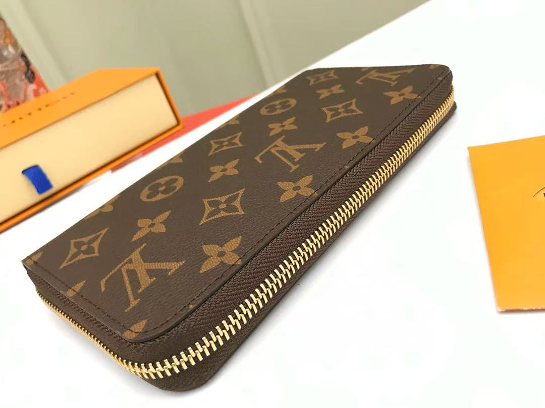 Louis Vuitton Zippy Wallet (M42616)
