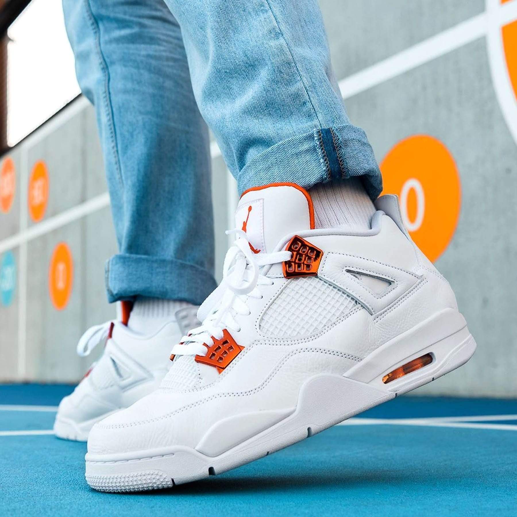 NIKE AIR JORDAN 4 RETRO  