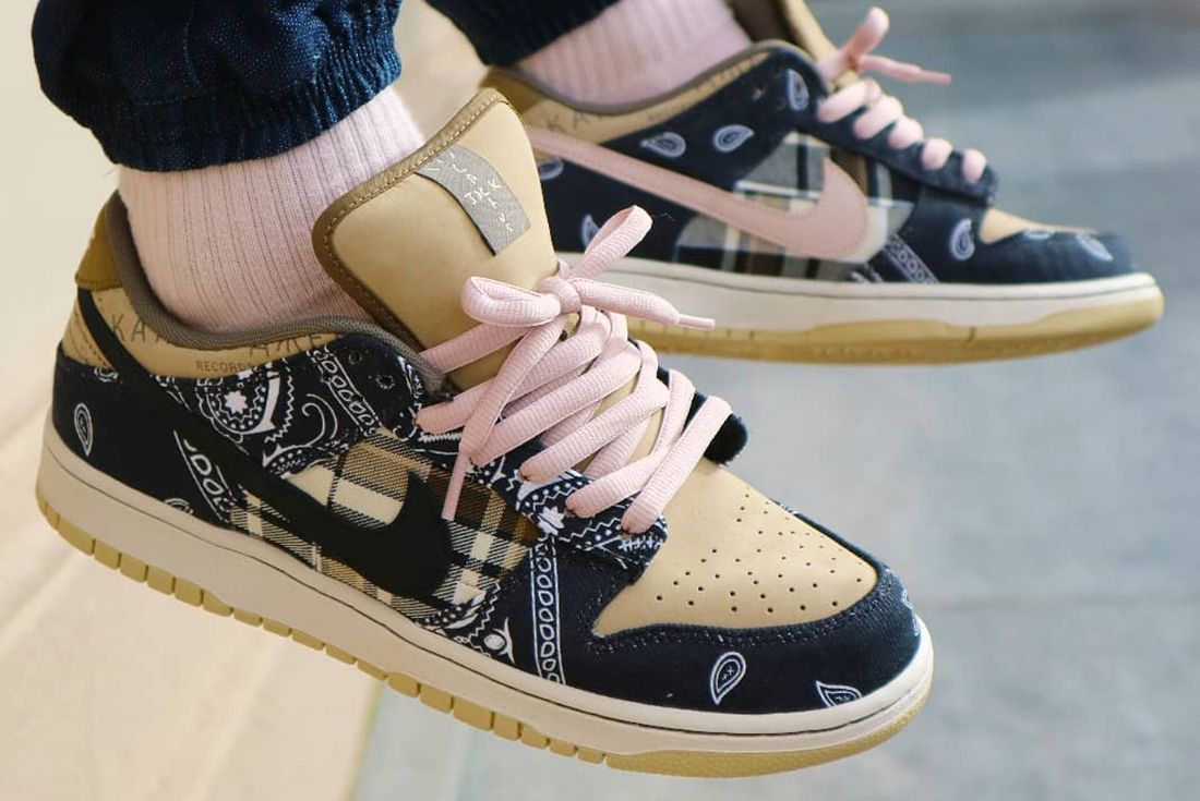 Travis Scott × Nike SB Dunk Low (CT5053-001)