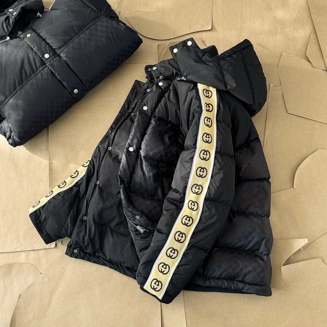 Gucci printed down jacket ​（598725-z8afz-1043）