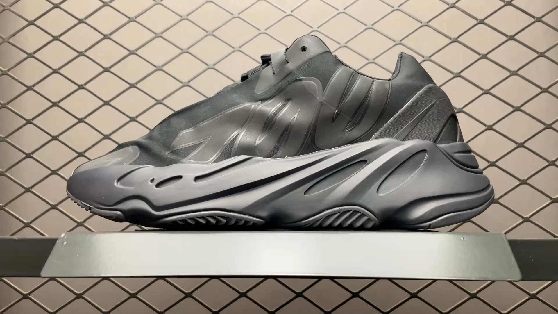 adidas YEEZY Boost 700 MNVN 