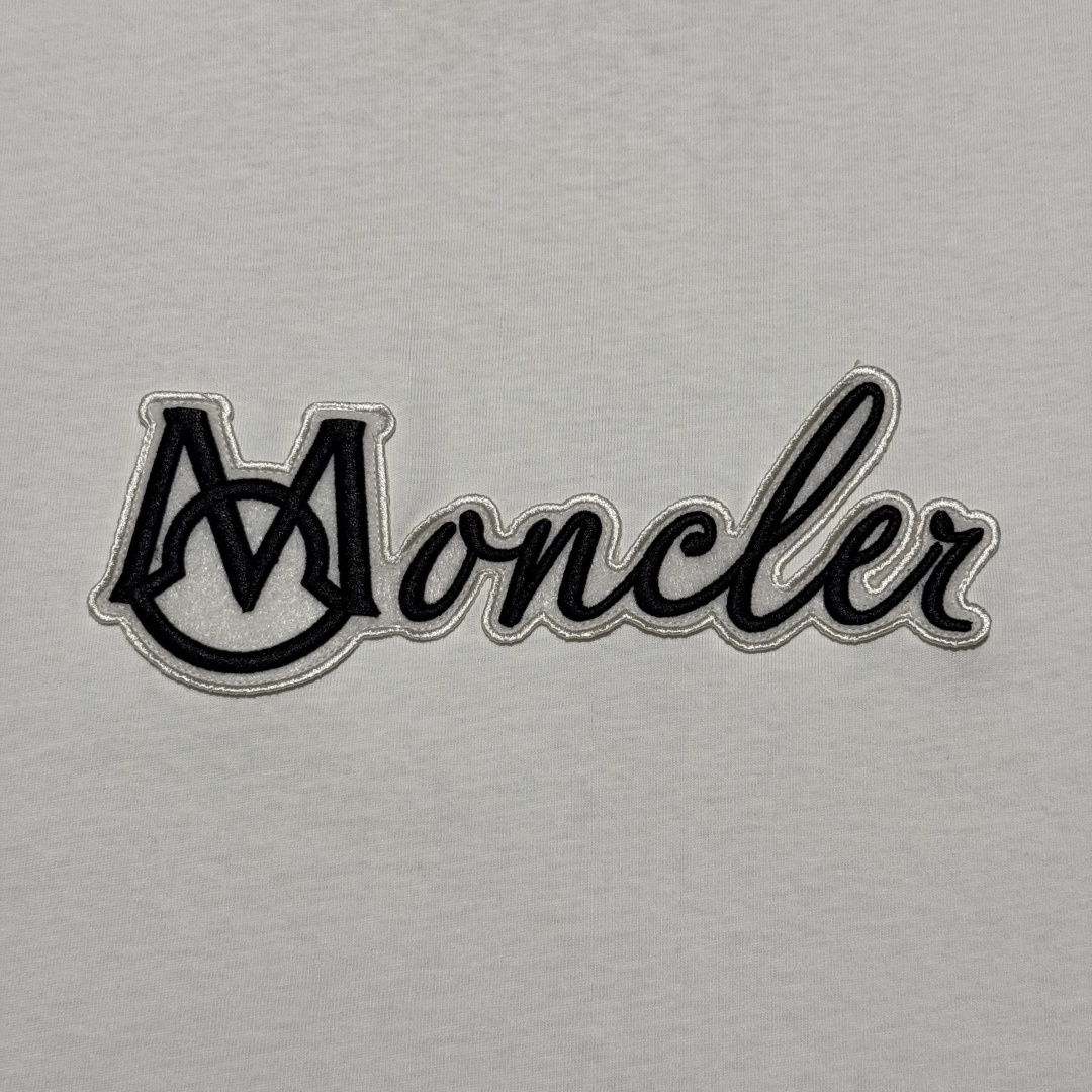 Moncler White Logo Cotton T-shirt（K10918C0001189AJS034）