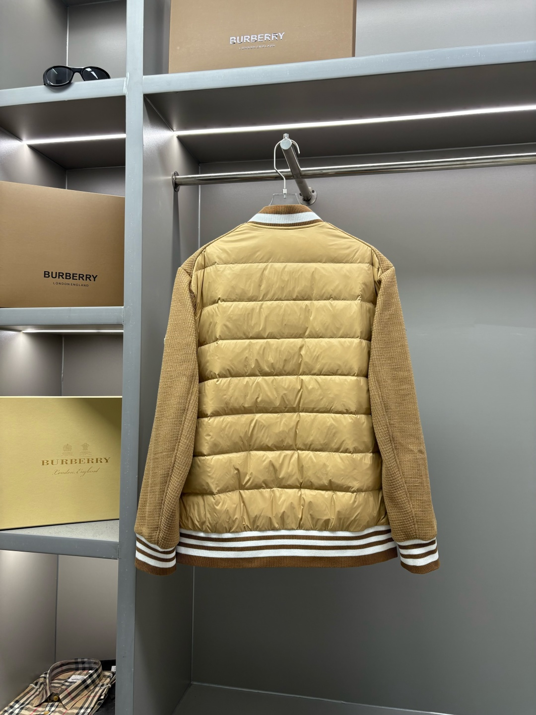 Moncler Cardigan Extrafine Wool（J20919B00012M1131779）