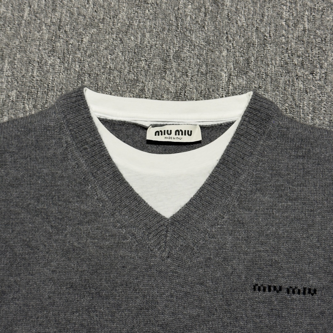 Miu Miu Cashmere Sweater 'Ardesia'（MMLB61-174K-F0480-S-OOO）