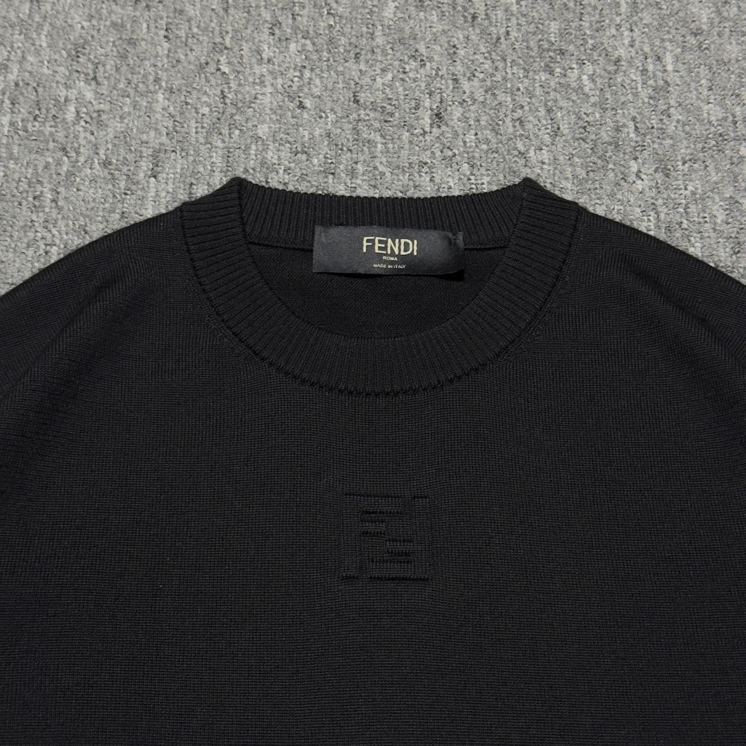 LOEWE wool sweater in black (FZX091ASH3F0QA1）