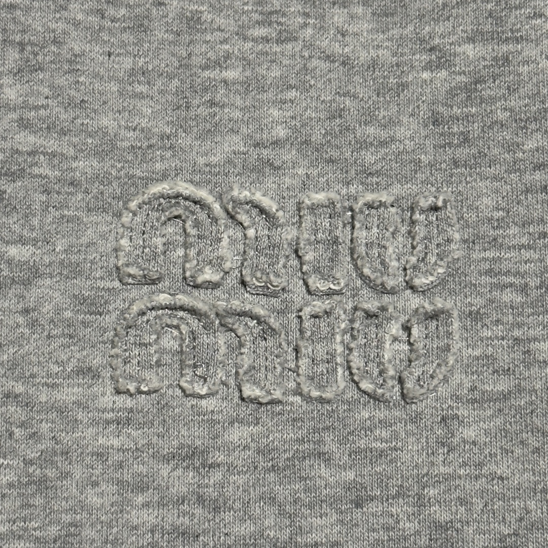 MIU MIU logo zip-up hoodie, long-sleeved, grey（MJL967-13TC-F0031）