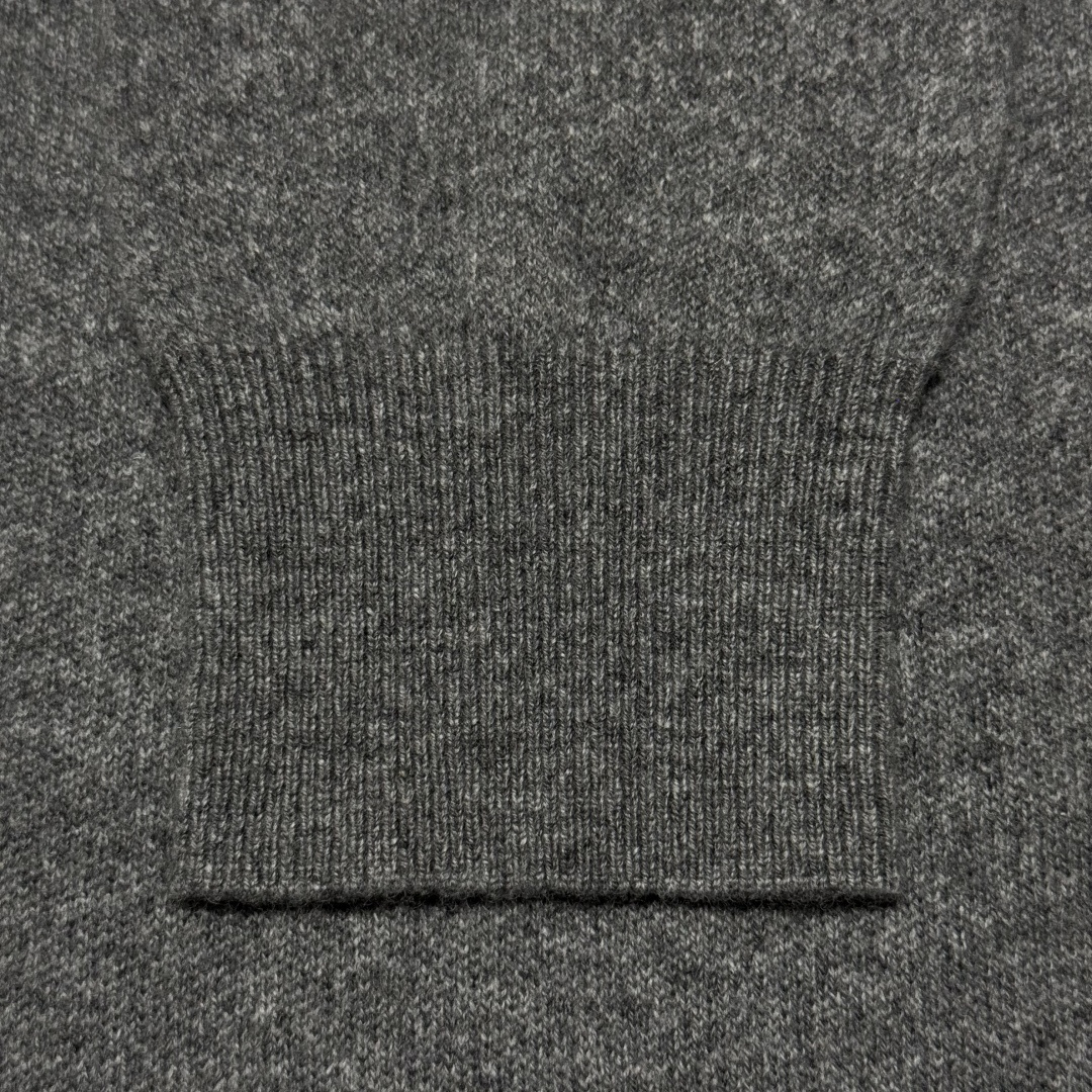 Burberry Cashmere Blend Sweater "Grey"（81130871)