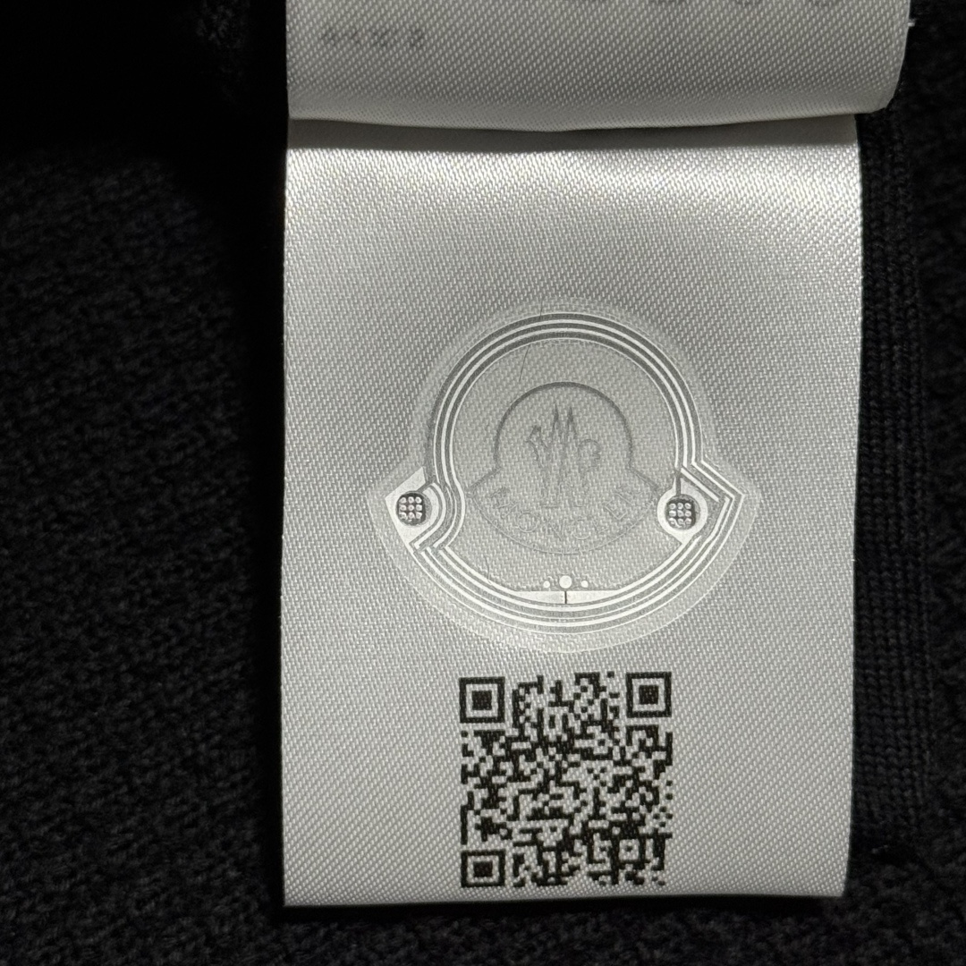 Moncler Off-White Crew Neck Sweater（K20919C00011M1367999）