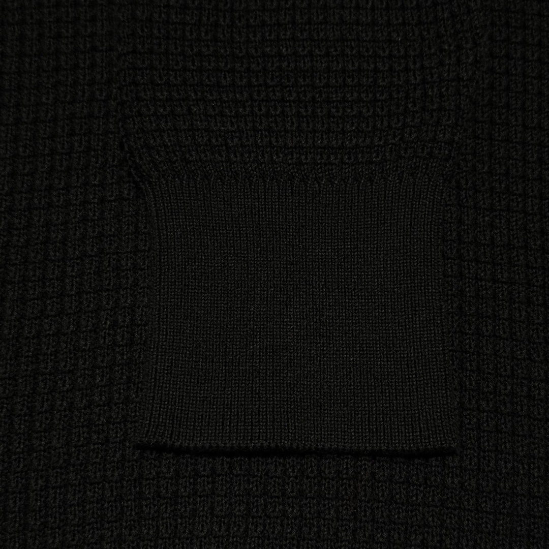 Moncler Off-White Crew Neck Sweater（K20919C00011M1367999）