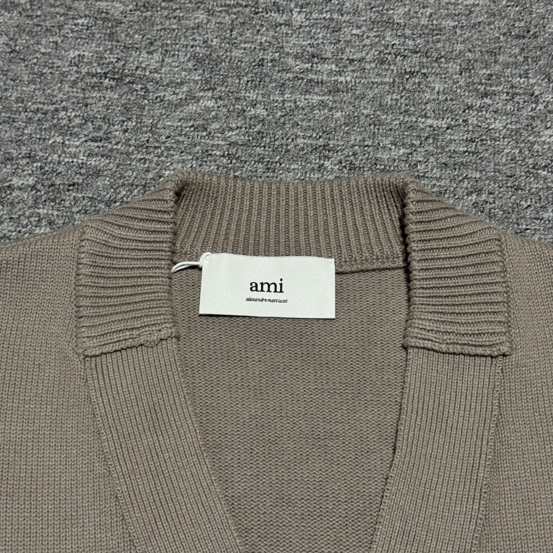 Ami Paris Ribbed Cardigan - Grey（HKC163KN0063-0952）