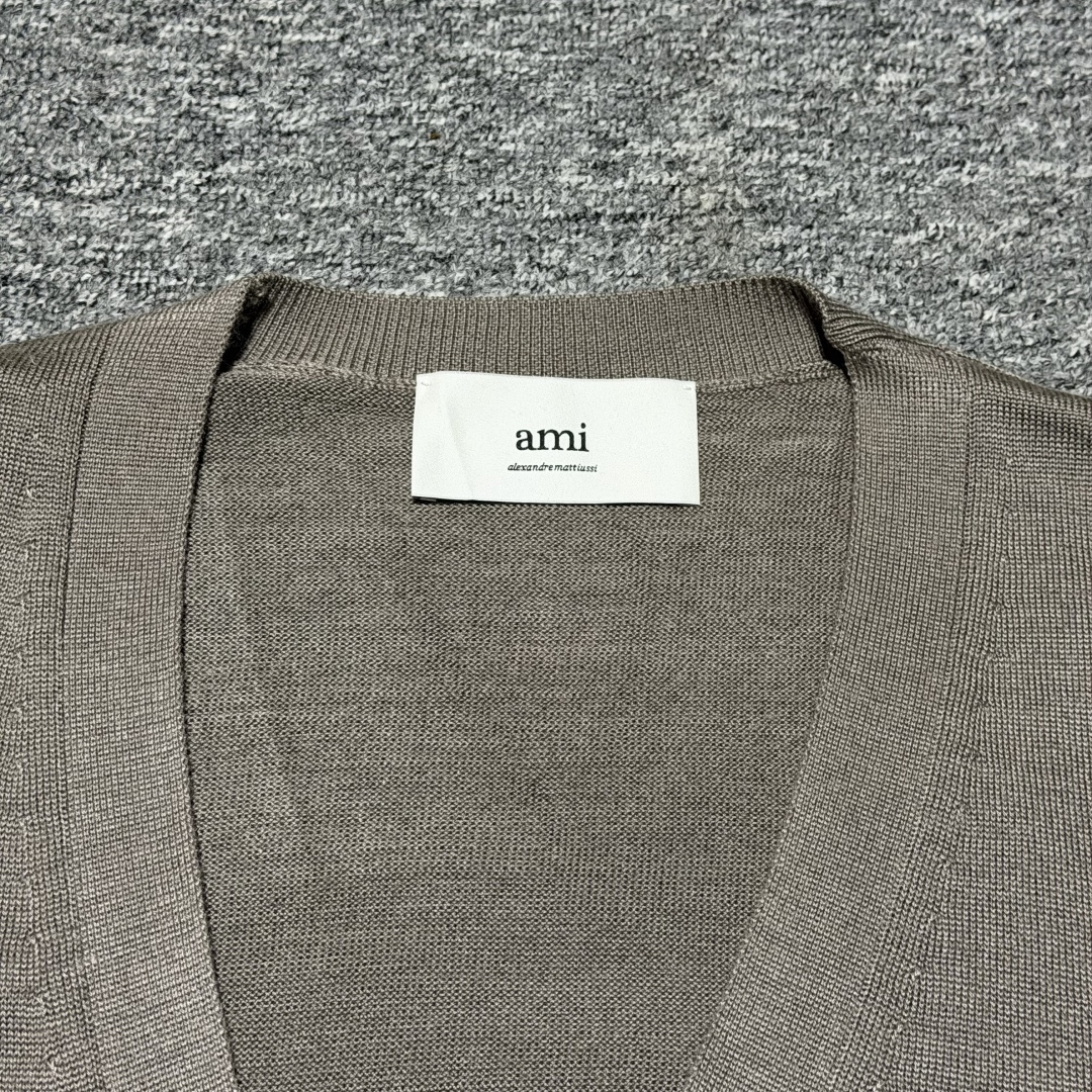 AMI Paris Ami de Coeur V-Neck Cardigan（HKC121KN0025-0952）