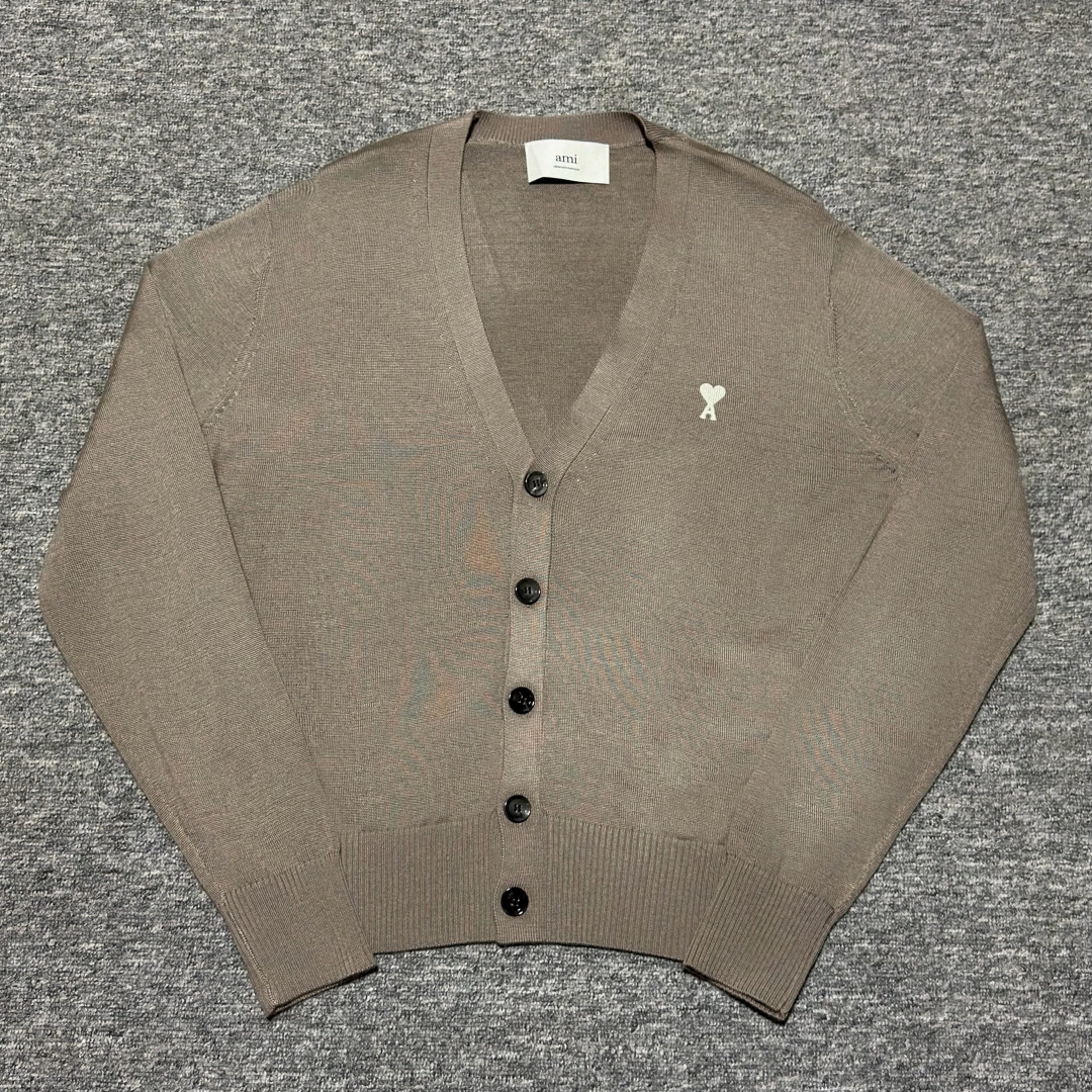 AMI Paris Ami de Coeur V-Neck Cardigan（HKC121KN0025-0952）