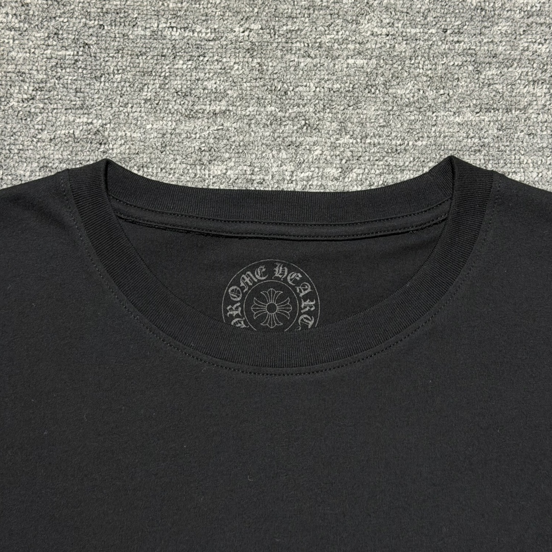 Chrome Hearts Triple Cross Pocket Graphic Print T-Shirt（CH-2026622）