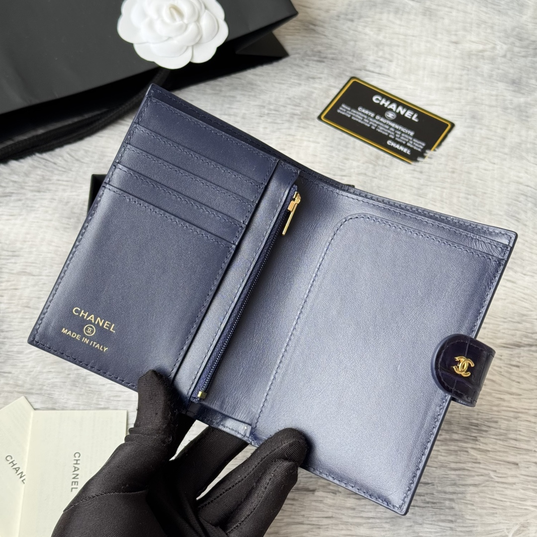 CHANEL Crocodile Passport Case（AP5193-B23786-94305）