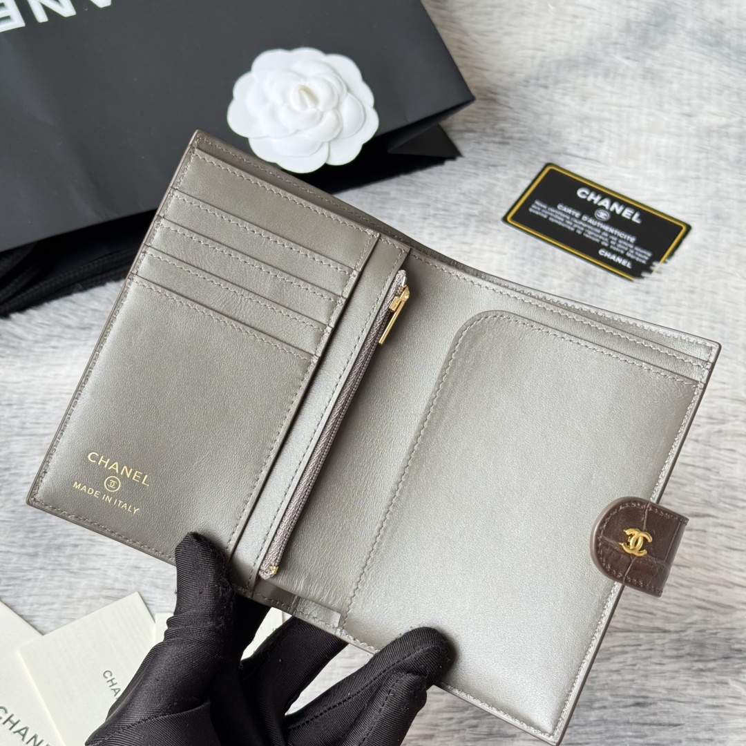 CHANEL Crocodile Passport Case（AP5193-B23786-94305）