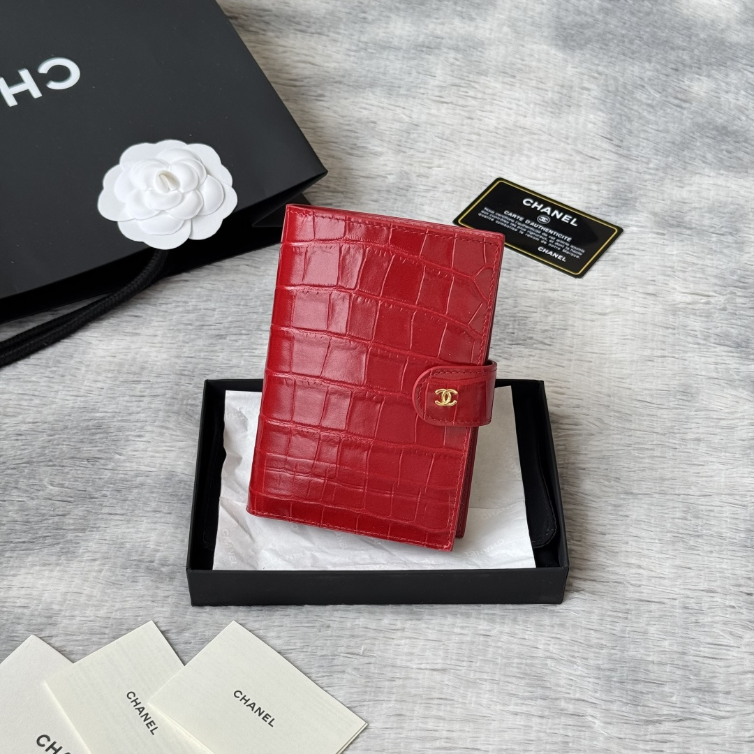 CHANEL Crocodile Passport Case（AP5193-B23786-94305）