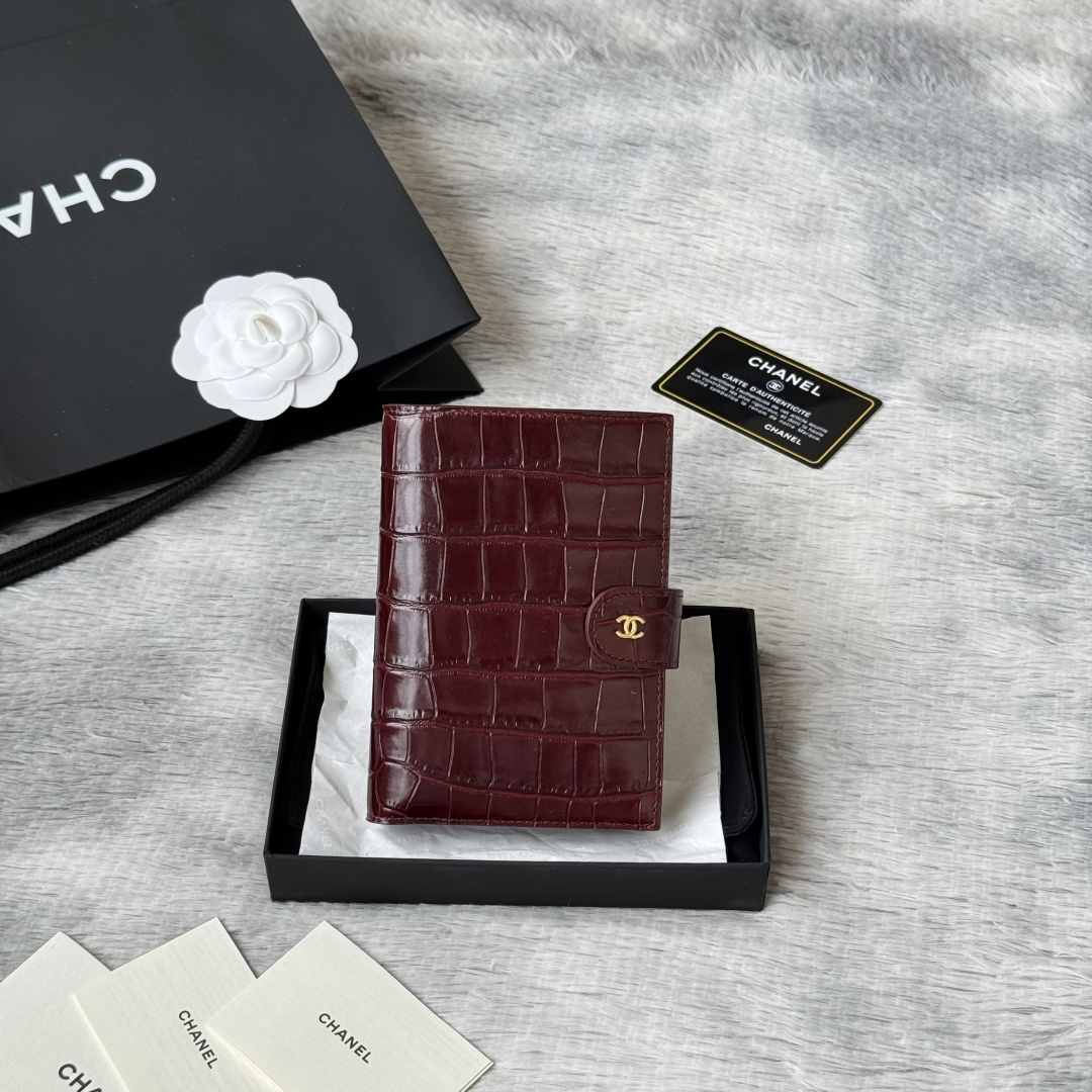 CHANEL Crocodile Passport Case（AP5193-B23786-94305）