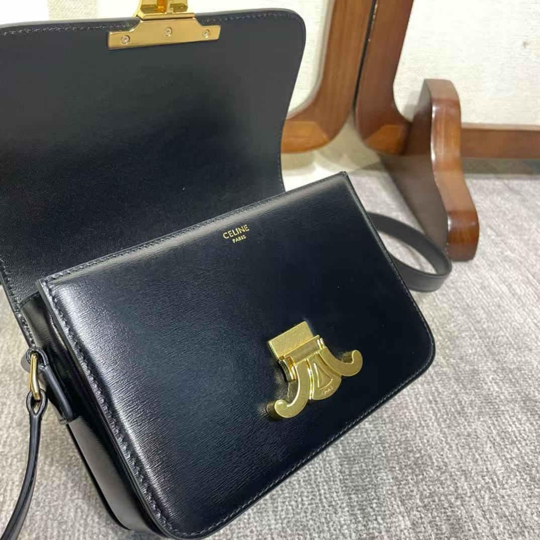 Celine Teen Triomphe Bag in Shiny Calfskin Black（188423BF4-38NO）