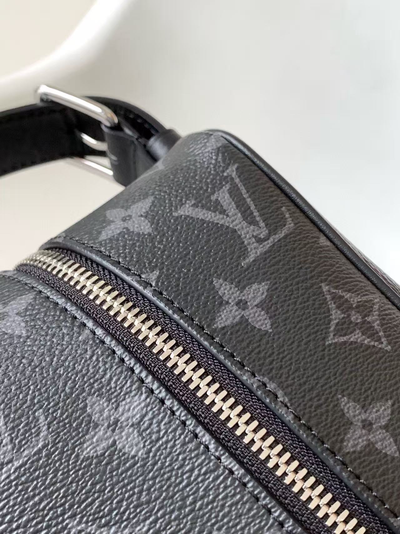 Louis Vuitton Locker Dopp Kit Monogram Eclipse (M83113）