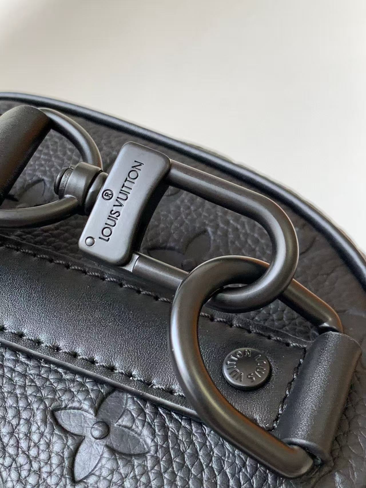 Louis Vuitton Keepall Bandouliere 25 Taurillon Monogram Leather "Noir"（M20900）