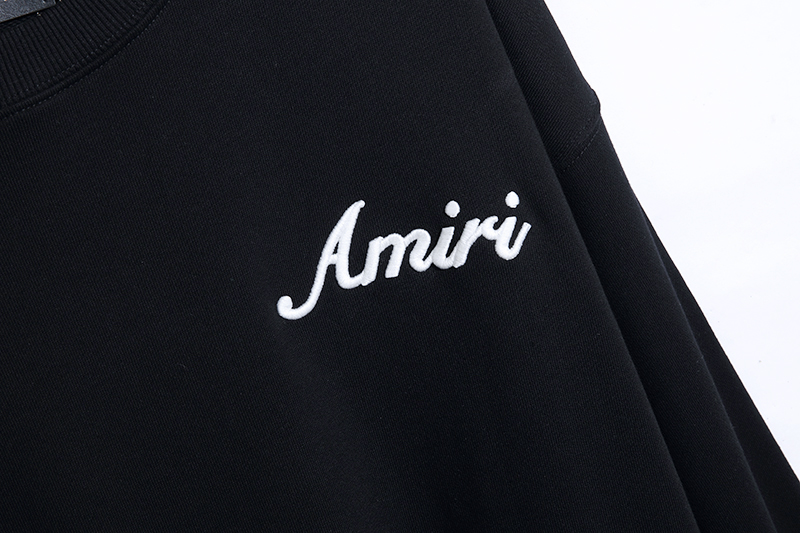 Amiri Script Logo Crew (PF23MJL008 001）